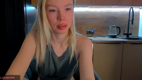 Snapshot of olivia_bells chatting on April 15, 9:48 pm Olivia 3 online show from April 15, 9:48 pm
