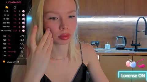 Snapshot of olivia_bells chatting on April 16, 9:37 pm Olivia 3 online show from April 16, 9:37 pm