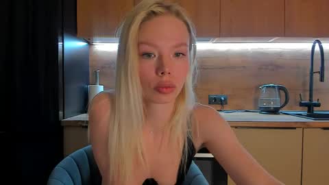 Snapshot of olivia_bells chatting on April 26, 9:01 pm Olivia 3 online show from April 26, 9:01 pm