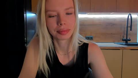 Snapshot of olivia_bells chatting on May 9, 9:20 pm Olivia 3 online show from May 9, 9:20 pm