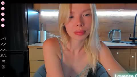 Olivia 3 online show from June 25, 9:41 pm