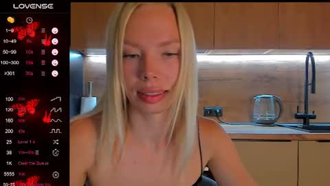 Olivia 3 online show from August 3, 8:45 pm