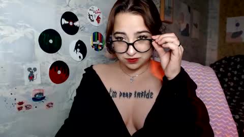 Snapshot of olivia_defo chatting on September 19, 12:06 pm olivia_defo online show from September 19, 12:06 pm