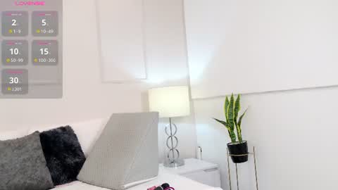olivia_flamme online show from June 16, 11:24 am