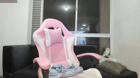 olivia_martine online show from January 9, 3:53 am