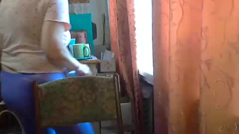 Snapshot of olivia_mia25 chatting on June 8, 8:04 am Olivia Mia online show from June 8, 8:04 am