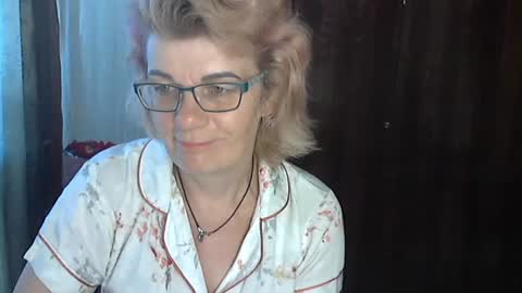 Snapshot of olivia_mia25 chatting on July 12, 11:45 am Olivia Mia online show from July 12, 11:45 am