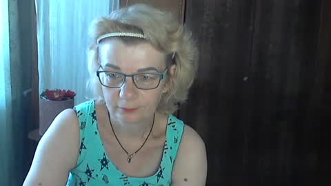 Snapshot of olivia_mia25 chatting on July 16, 7:47 am Olivia Mia online show from July 16, 7:47 am