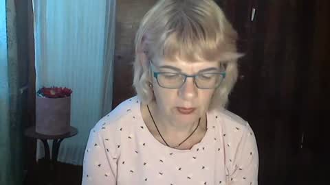 Snapshot of olivia_mia25 chatting on July 18, 11:58 am Olivia Mia online show from July 18, 11:58 am