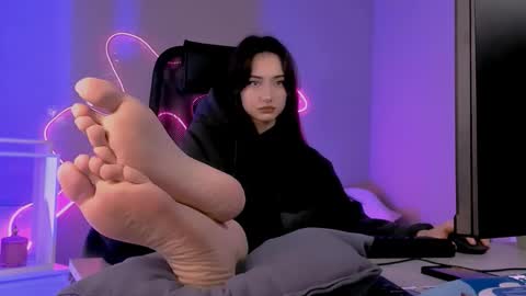 Snapshot of olivia_norton_ chatting on February 5, 9:36 am olivia_norton_ online show from February 5, 9:36 am