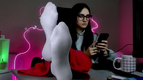 Snapshot of olivia_norton_ chatting on March 16, 4:11 pm olivia_norton_ online show from March 16, 4:11 pm