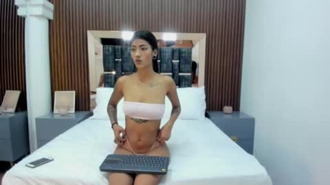 olivia_pearl_ online show from September 30, 11:48 am