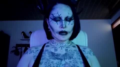   online show from October 6, 2:25 pm