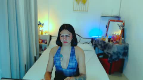 olivia_xxo online show from August 4, 7:05 pm
