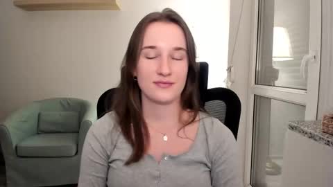 Oliwiaa2004 online show from December 1, 9:48 pm