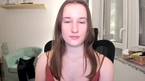 Oliwiaa2004 online show from January 19, 6:00 pm