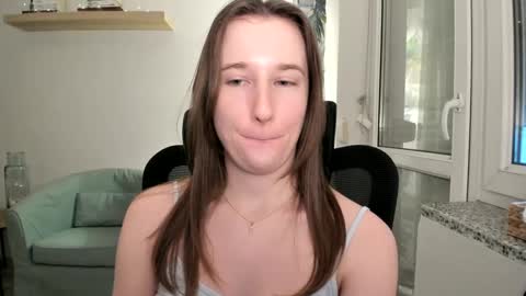 Oliwiaa2004 online show from January 25, 1:41 pm