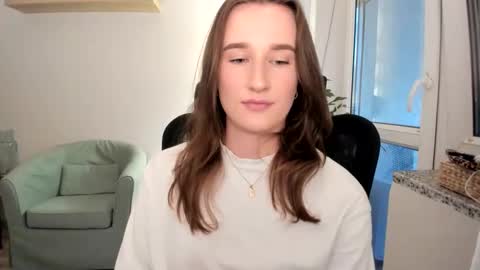 Oliwiaa2004 online show from September 12, 4:29 pm