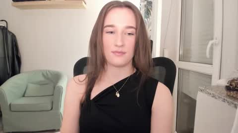 Oliwiaa2004 online show from November 15, 4:25 pm