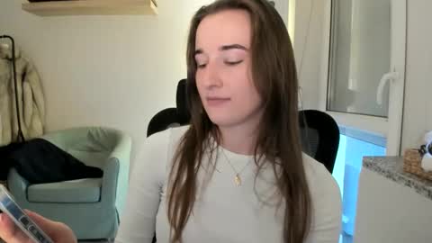 Snapshot of oliviaaa2003 chatting on December 21, 12:12 pm Oliwiaa2004 online show from December 21, 12:12 pm