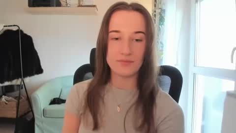 Snapshot of oliviaaa2003 chatting on April 14, 12:44 pm Oliwiaa2004 online show from April 14, 12:44 pm