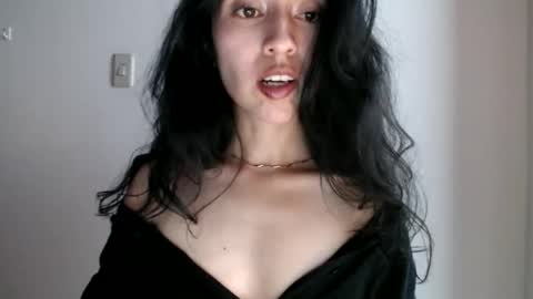 oliviaaa__ online show from February 9, 10:03 pm