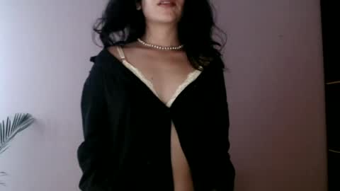oliviaaa__ online show from August 6, 6:10 pm