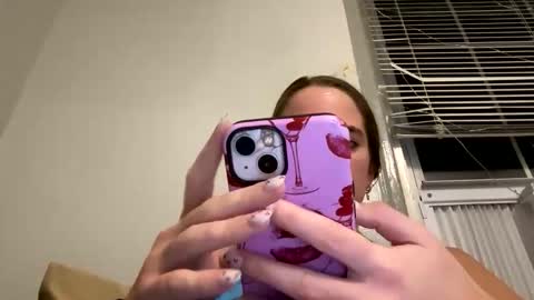 Snapshot of oliviaaraee chatting on February 5, 4:28 am oliviaaraee online show from February 5, 4:28 am