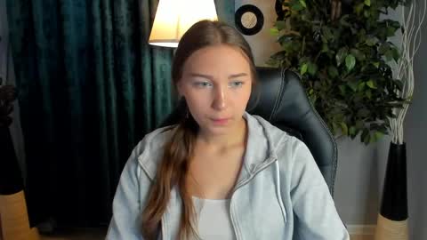 olivialangs online show from May 14, 10:55 am
