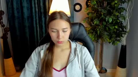 olivialangs online show from May 15, 11:06 am