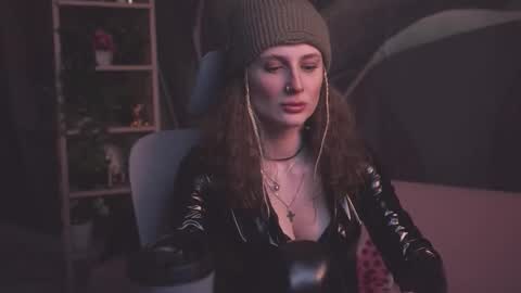 Snapshot of oliviamcclean chatting on September 12, 8:42 pm Liv online show from September 12, 8:42 pm