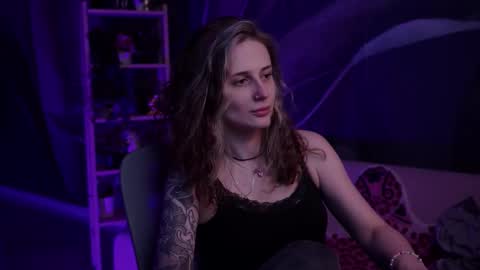 Snapshot of oliviamcclean chatting on September 17, 5:42 am Liv online show from September 17, 5:42 am