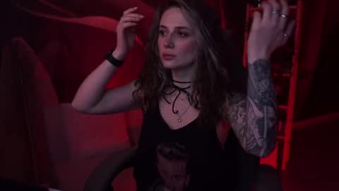 Snapshot of oliviamcclean chatting on November 5, 2:44 am Liv online show from November 5, 2:44 am