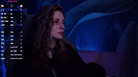 Snapshot of oliviamcclean chatting on November 7, 2:33 am Liv online show from November 7, 2:33 am