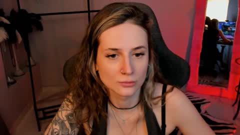 Snapshot of oliviamcclean chatting on November 17, 9:59 am Liv online show from November 17, 9:59 am