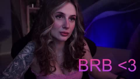 Snapshot of oliviamcclean chatting on November 18, 5:23 am Liv online show from November 18, 5:23 am