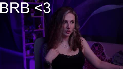 Snapshot of oliviamcclean chatting on November 23, 5:29 am Liv online show from November 23, 5:29 am