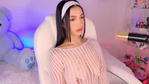 Olivia Mcneill  online show from November 22, 12:04 pm