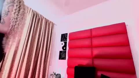 OliviaMonroe online show from December 5, 8:49 pm