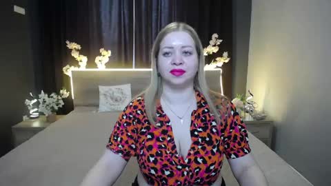 Oliviaverr online show from April 25, 12:19 pm