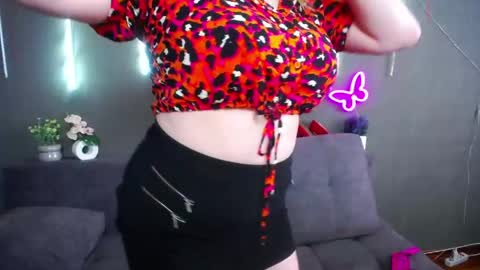 Snapshot of oliviaverr chatting on May 1, 12:21 pm Oliviaverr online show from May 1, 12:21 pm