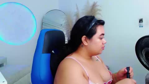 oliviia_cute online show from October 25, 5:37 am