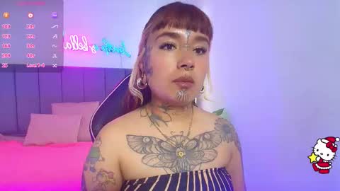 Snapshot of oliviia_tay chatting on December 22, 11:51 am oliviia online show from December 22, 11:51 am