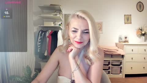 Snapshot of ollalla7 chatting on October 26, 6:03 pm ollalla7 online show from October 26, 6:03 pm