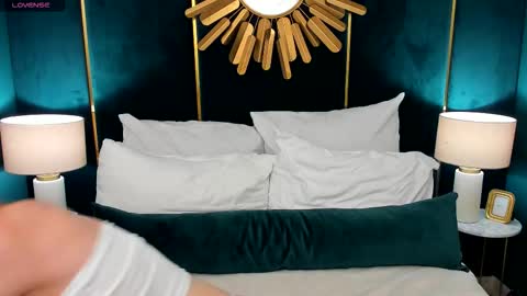 Amely online show from October 11, 12:15 pm