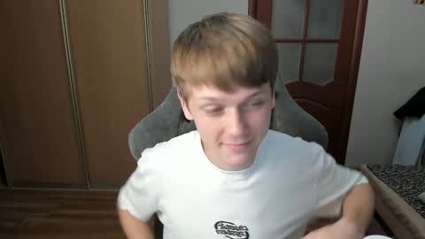 Oliver and Mira online show from November 25, 10:10 pm