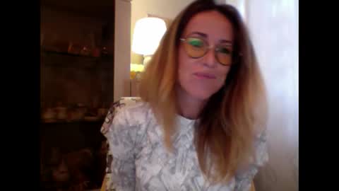 olyra11 online show from September 12, 8:47 am
