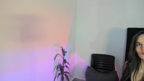 Snapshot of on_tefa chatting on August 3, 6:34 am Violette online show from August 3, 6:34 am