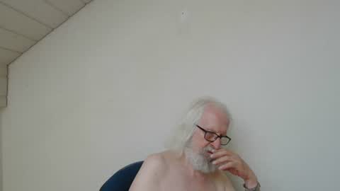 Somewhere over the rainbow online show from July 15, 7:02 am