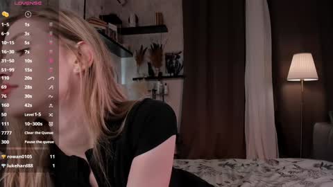 Snapshot of one_1ove chatting on October 15, 7:08 am Ana online show from October 15, 7:08 am